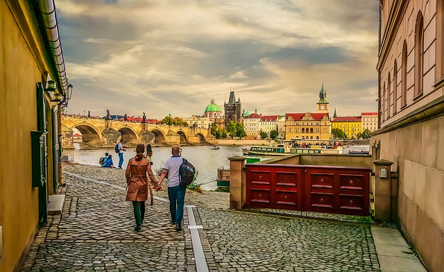 muž a žena se seznámili v Praze
